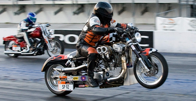 Harley drag racing